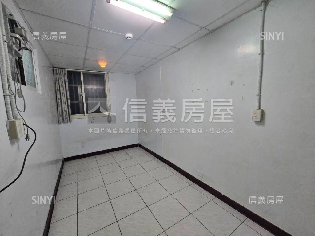 專任新莊輔大透天房屋室內格局與周邊環境