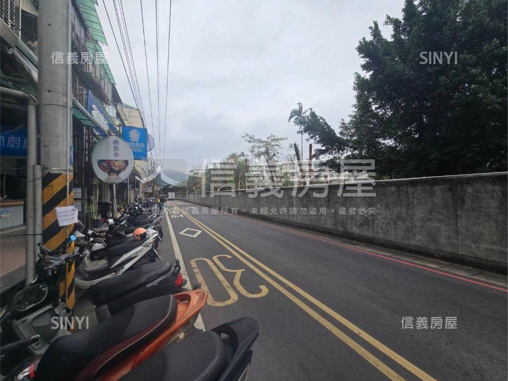 專任新莊輔大透天房屋室內格局與周邊環境