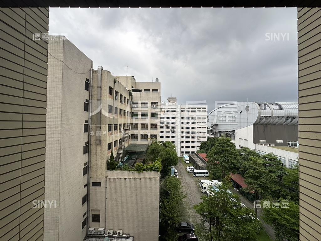 太子學院三房車位房屋室內格局與周邊環境