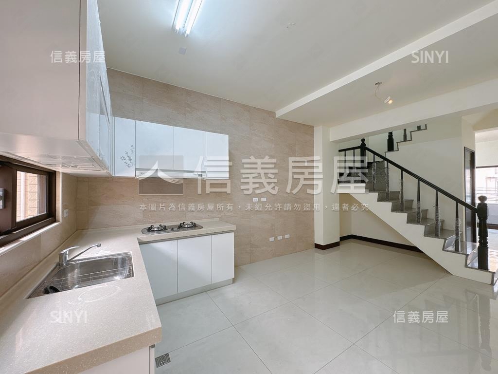 近市場商圈臨路黃金店住Ｂ房屋室內格局與周邊環境