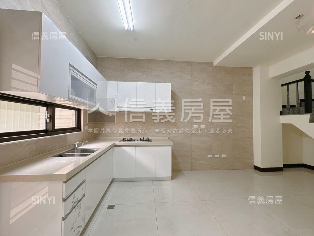 近市場商圈臨路黃金店住Ｂ房屋室內格局與周邊環境