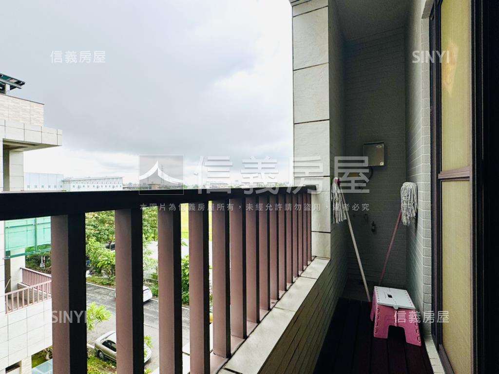 館前日光邊間大地坪雙車透房屋室內格局與周邊環境