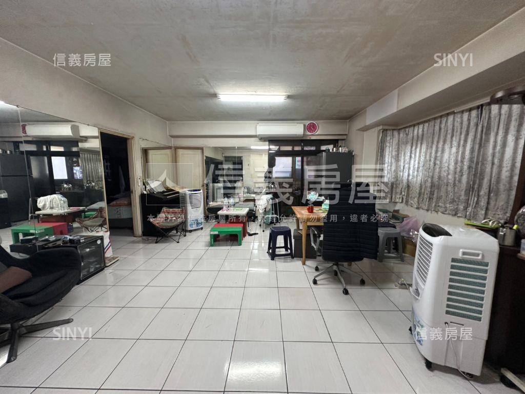 板橋忠孝路稀有華廈大空間房屋室內格局與周邊環境