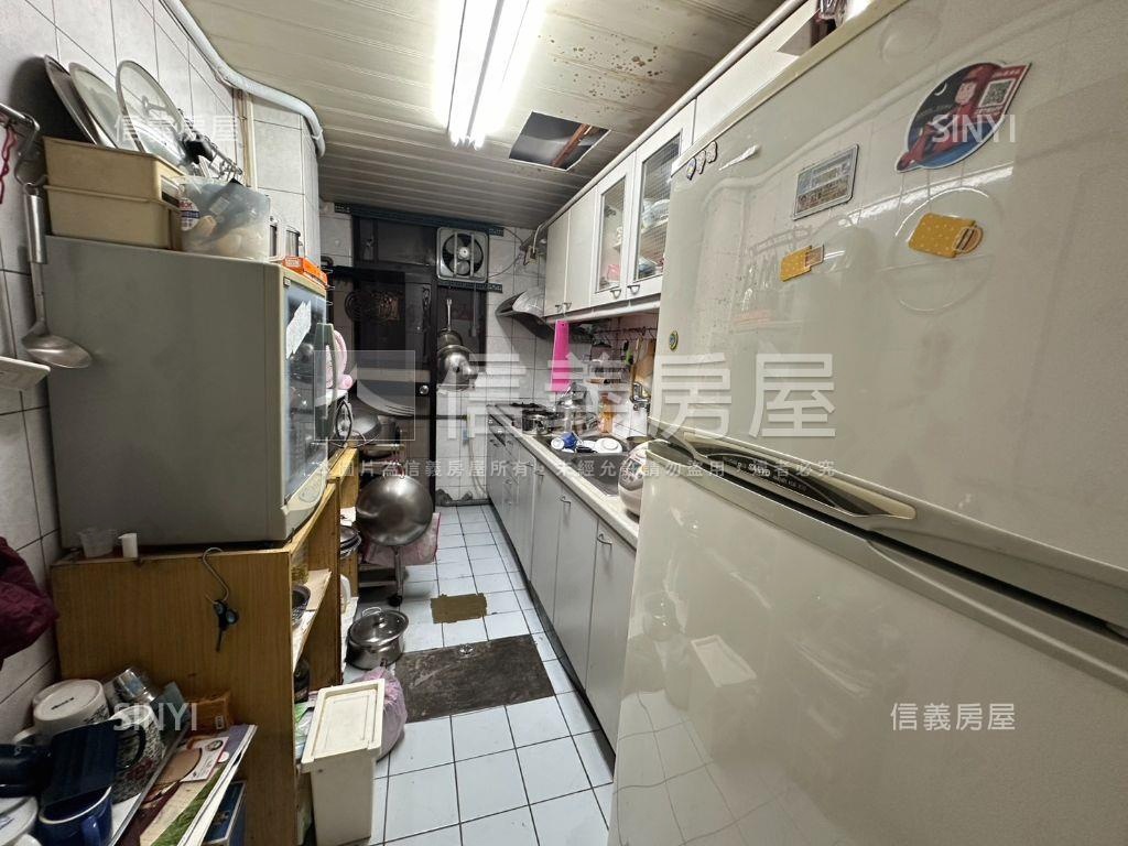 板橋忠孝路稀有華廈大空間房屋室內格局與周邊環境