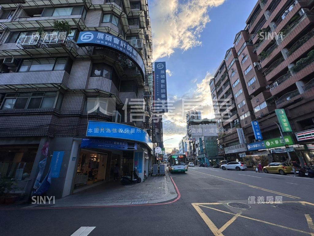 板橋忠孝路稀有華廈大空間房屋室內格局與周邊環境