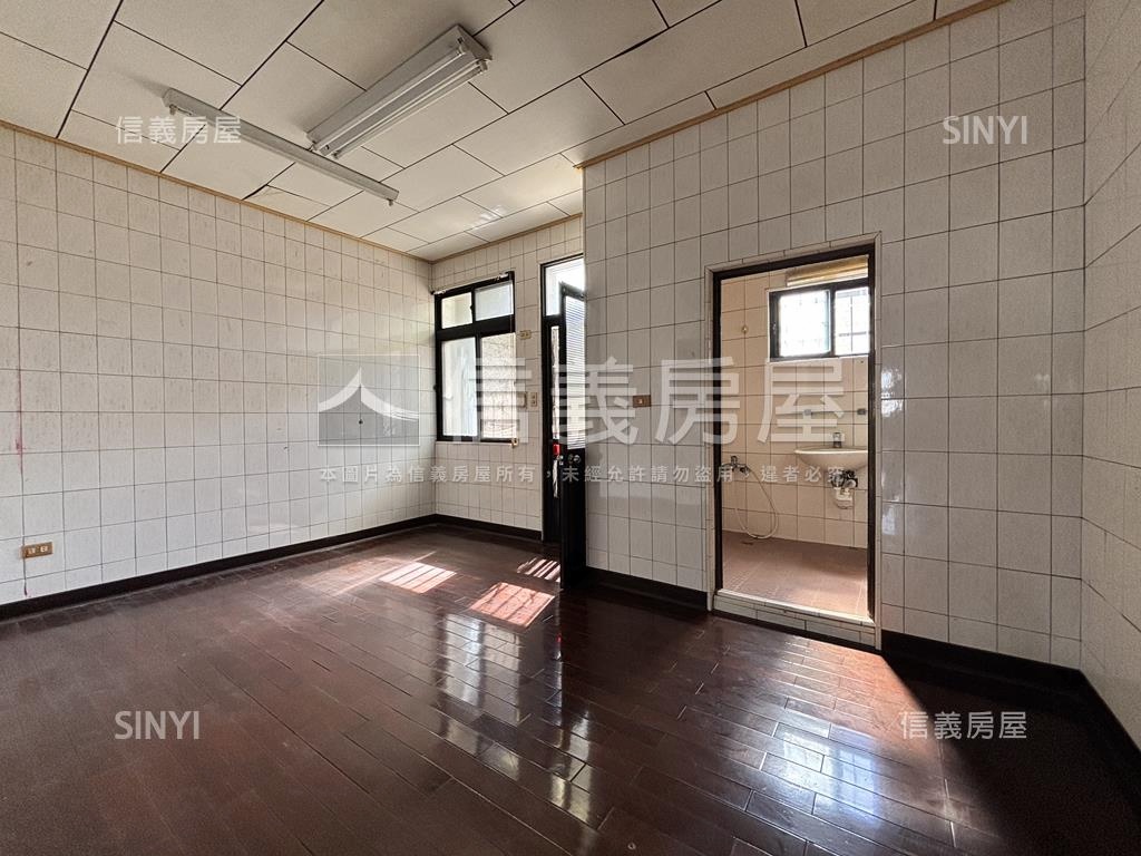 中山二路‧金店面房屋室內格局與周邊環境