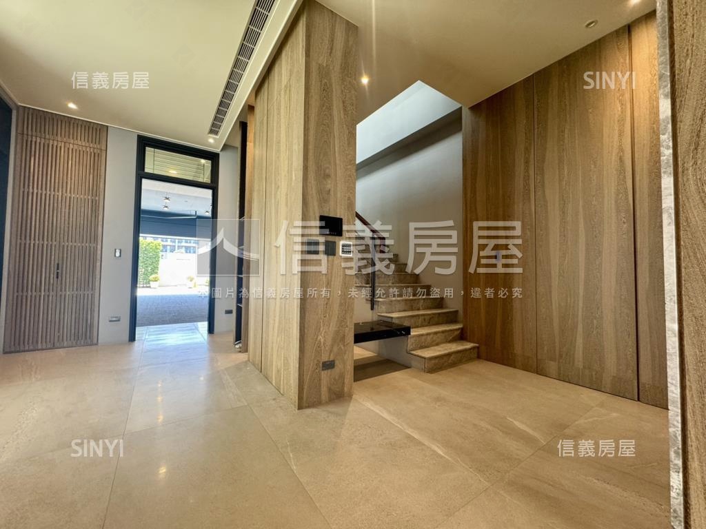近樂購廣場火車站霸氣別墅房屋室內格局與周邊環境