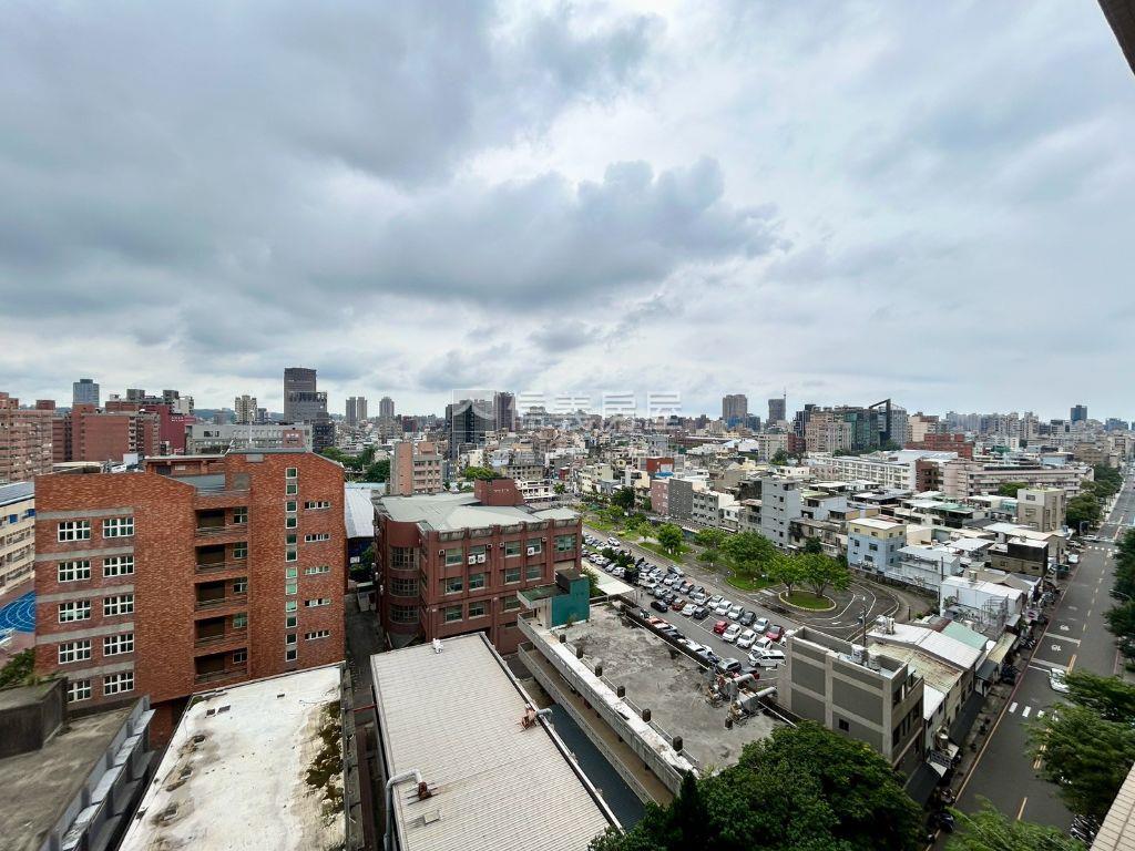 綠光朝南面校園景觀棒房屋室內格局與周邊環境