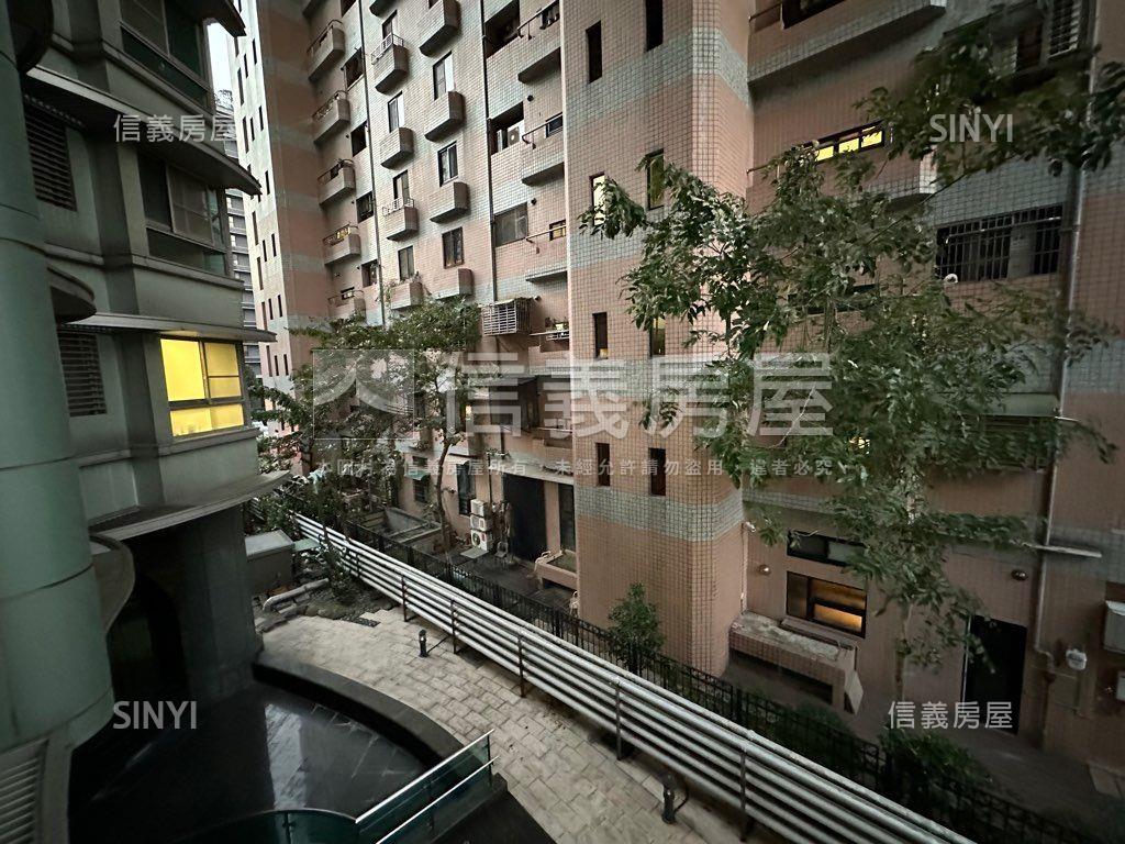 綠蔭。多功能香榭房屋室內格局與周邊環境