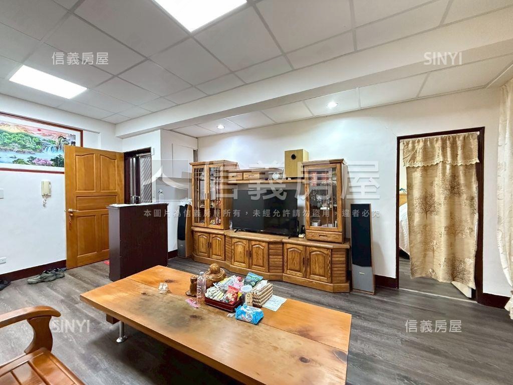 三樓雙拼公寓美妝潢房屋室內格局與周邊環境