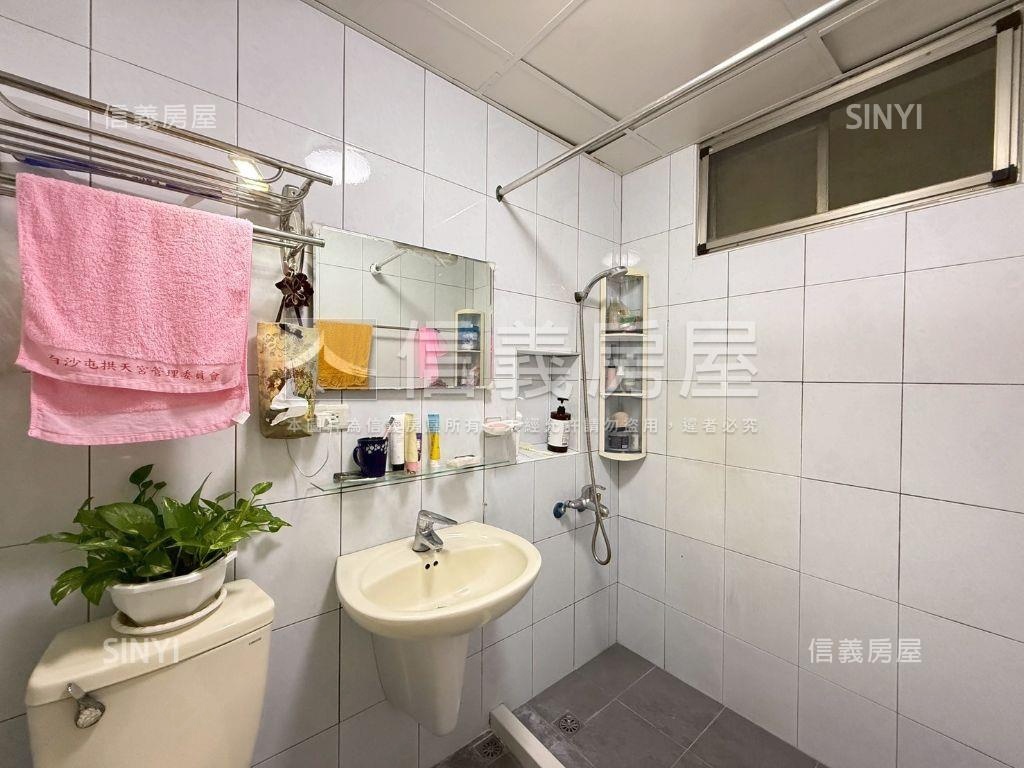 三樓雙拼公寓美妝潢房屋室內格局與周邊環境