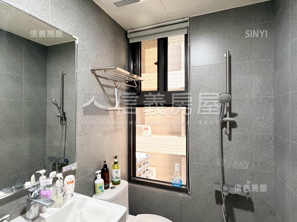 捷運旁雙衛浴開窗兩房車位房屋室內格局與周邊環境