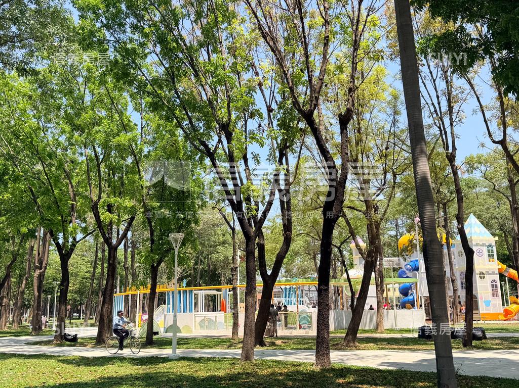 捷運旁雙衛浴開窗兩房車位房屋室內格局與周邊環境