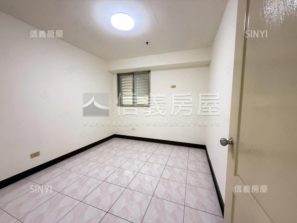 近楊梅交流道旁美三房車位房屋室內格局與周邊環境