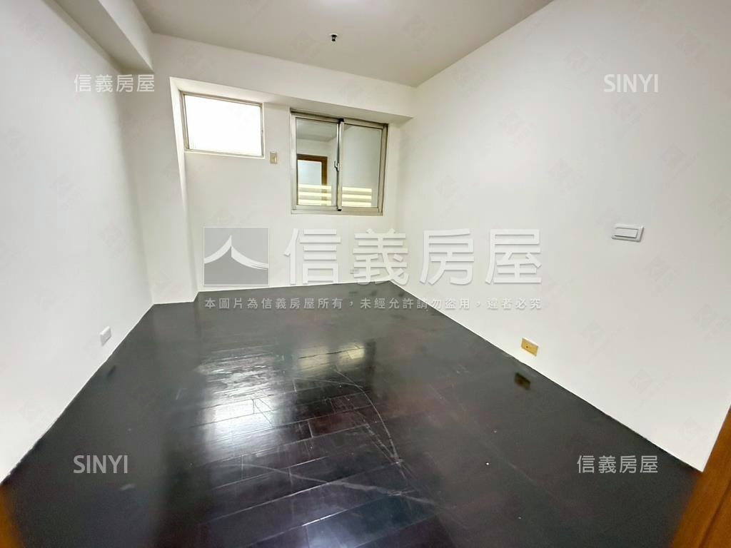 近楊梅交流道旁美三房車位房屋室內格局與周邊環境