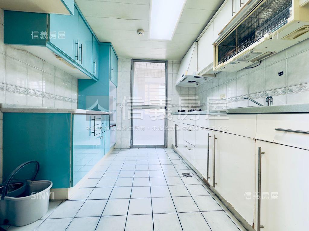 太平洋時代美三房坡平車位房屋室內格局與周邊環境