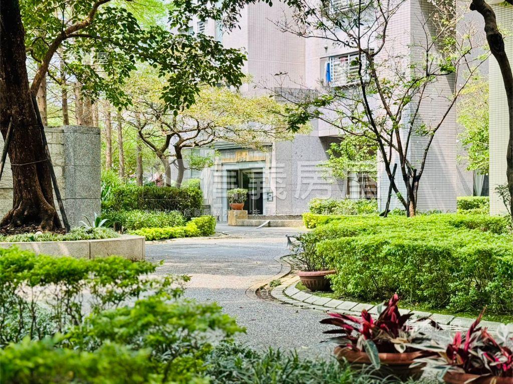 太平洋時代美三房坡平車位房屋室內格局與周邊環境