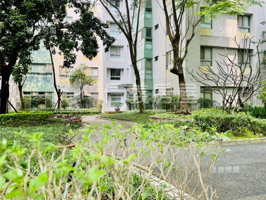 太平洋時代美三房坡平車位房屋室內格局與周邊環境