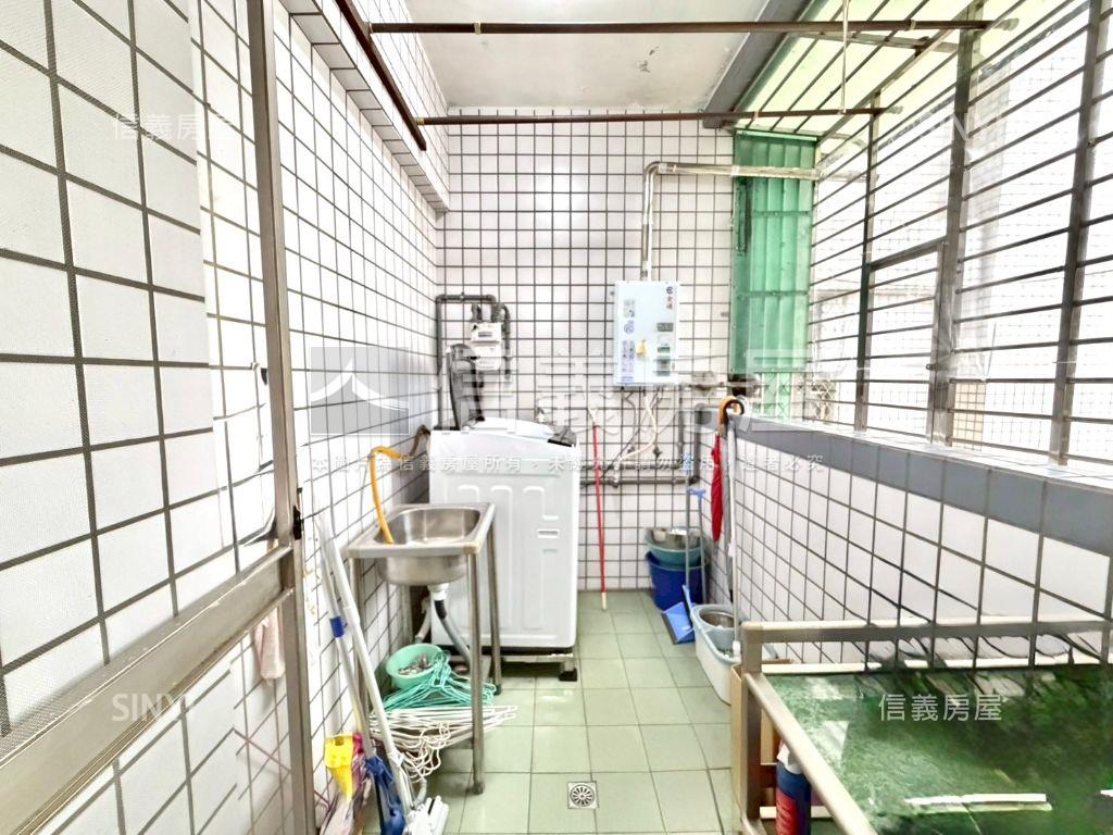 稀有城龍三房車位房屋室內格局與周邊環境
