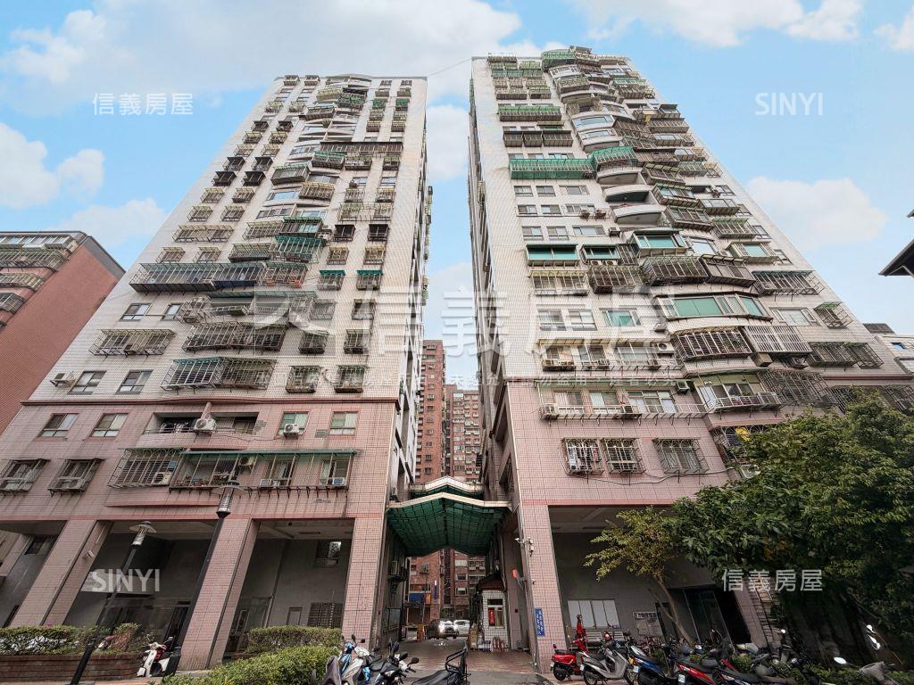稀有城龍三房車位房屋室內格局與周邊環境