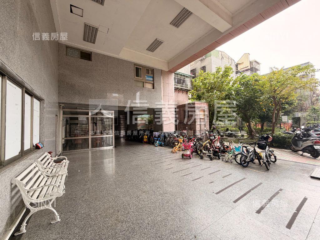 稀有城龍三房車位房屋室內格局與周邊環境