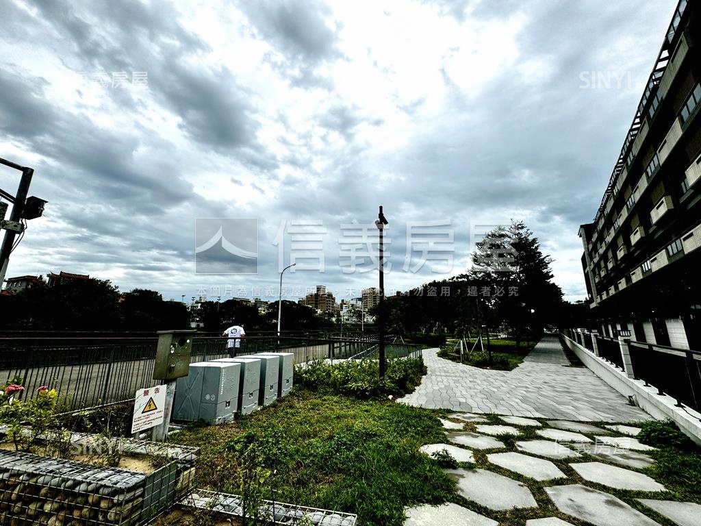 近天公壇顯眼正大馬路金店房屋室內格局與周邊環境