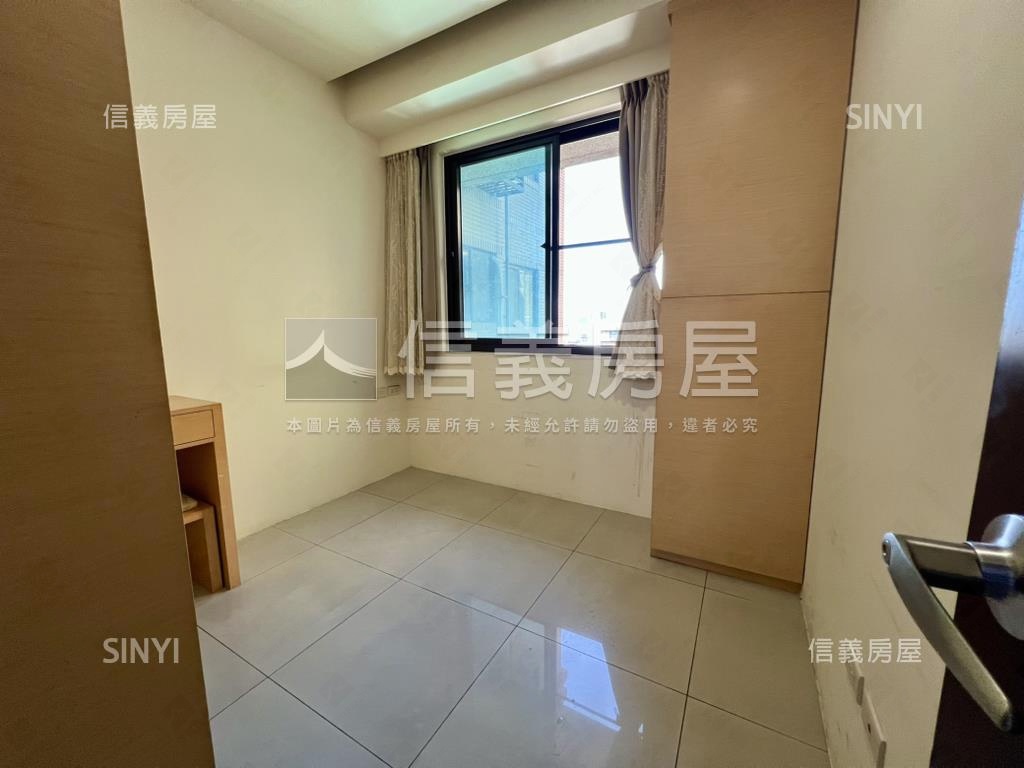 麗泉皇宮高樓電梯兩房房屋室內格局與周邊環境