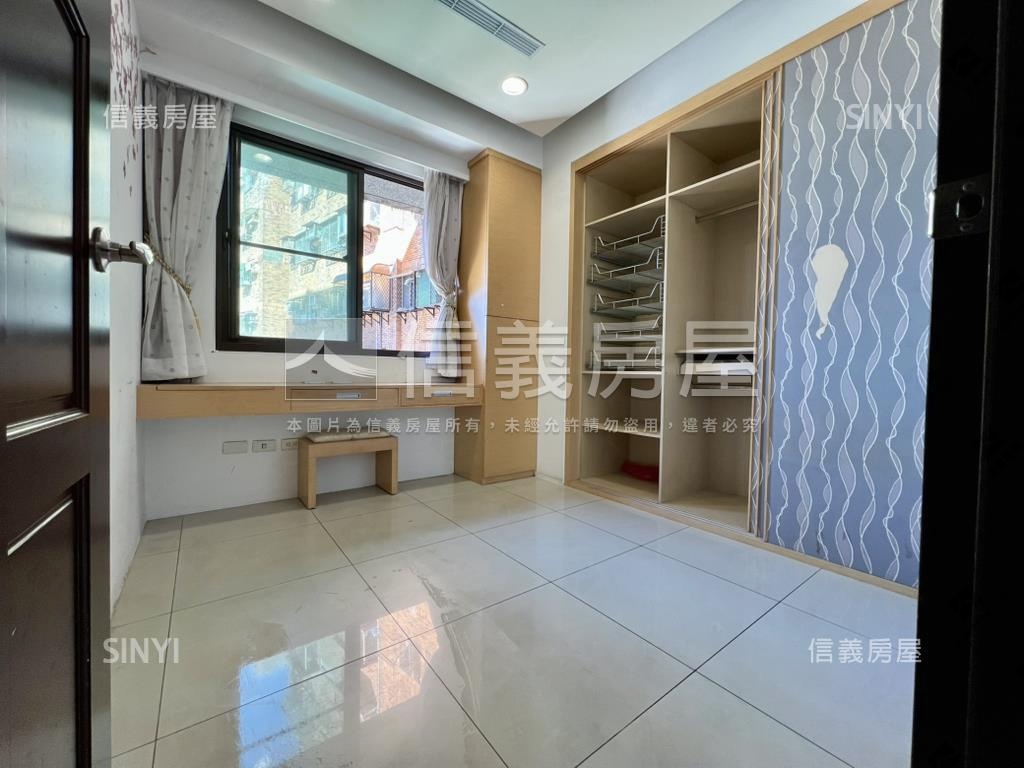 麗泉皇宮高樓電梯兩房房屋室內格局與周邊環境