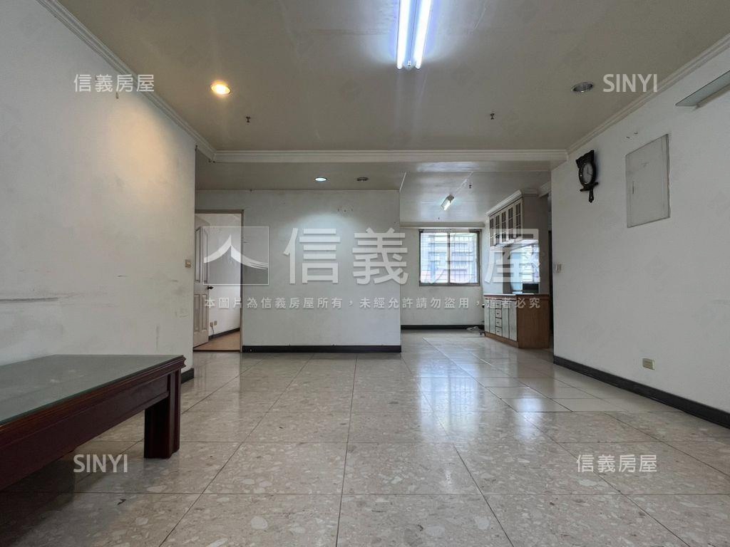 圓夢園次頂樓大三房車位房屋室內格局與周邊環境