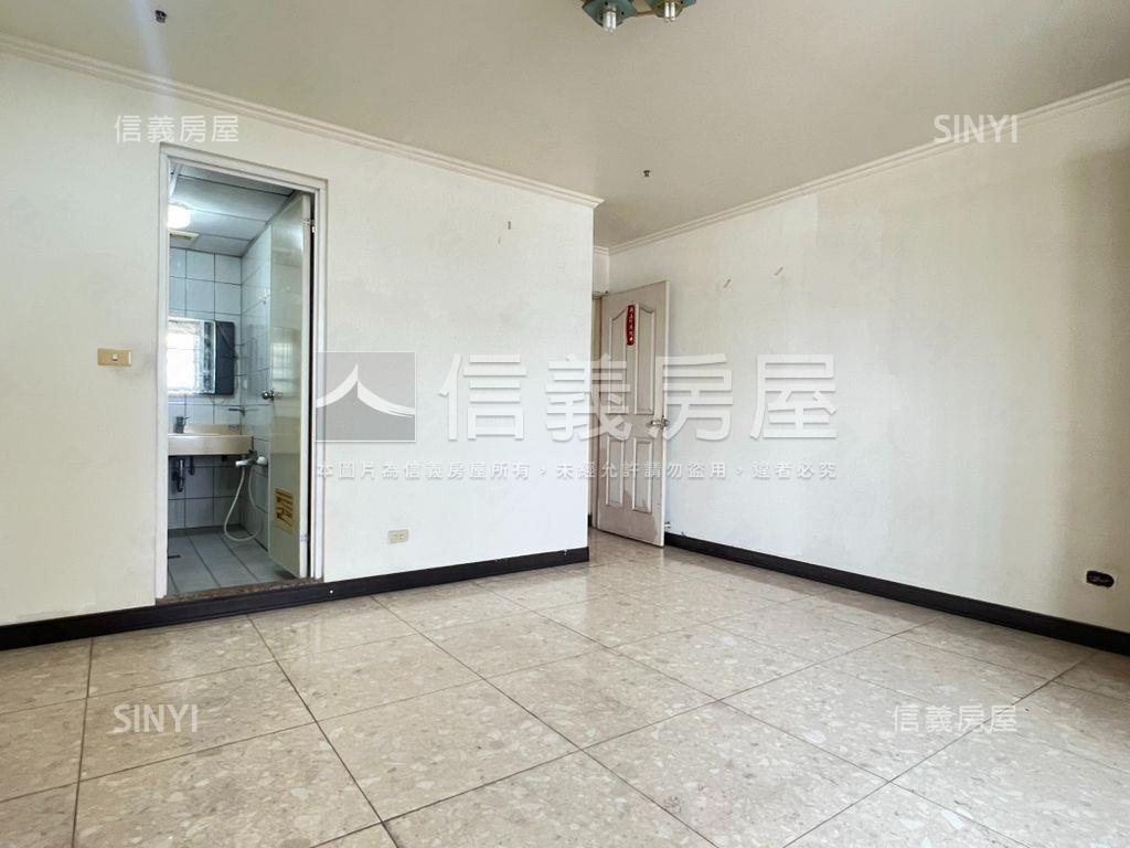 圓夢園次頂樓大三房車位房屋室內格局與周邊環境