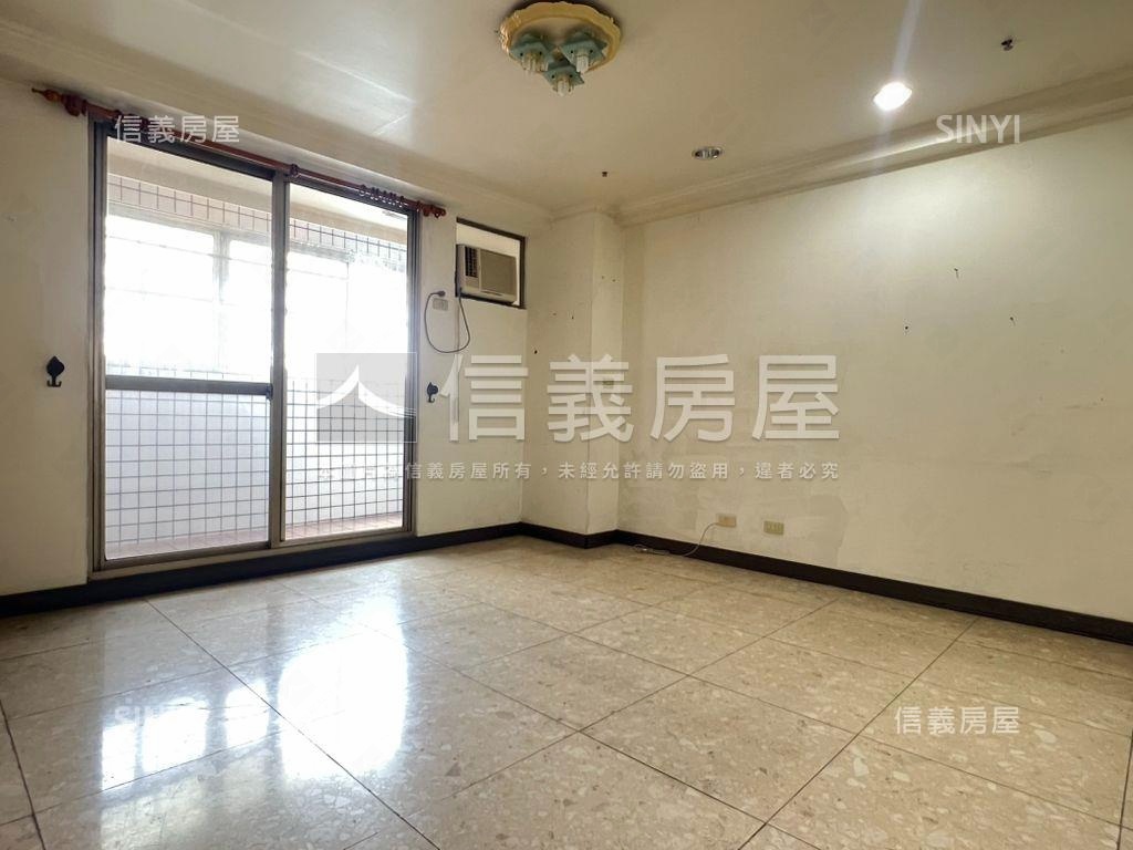 圓夢園次頂樓大三房車位房屋室內格局與周邊環境