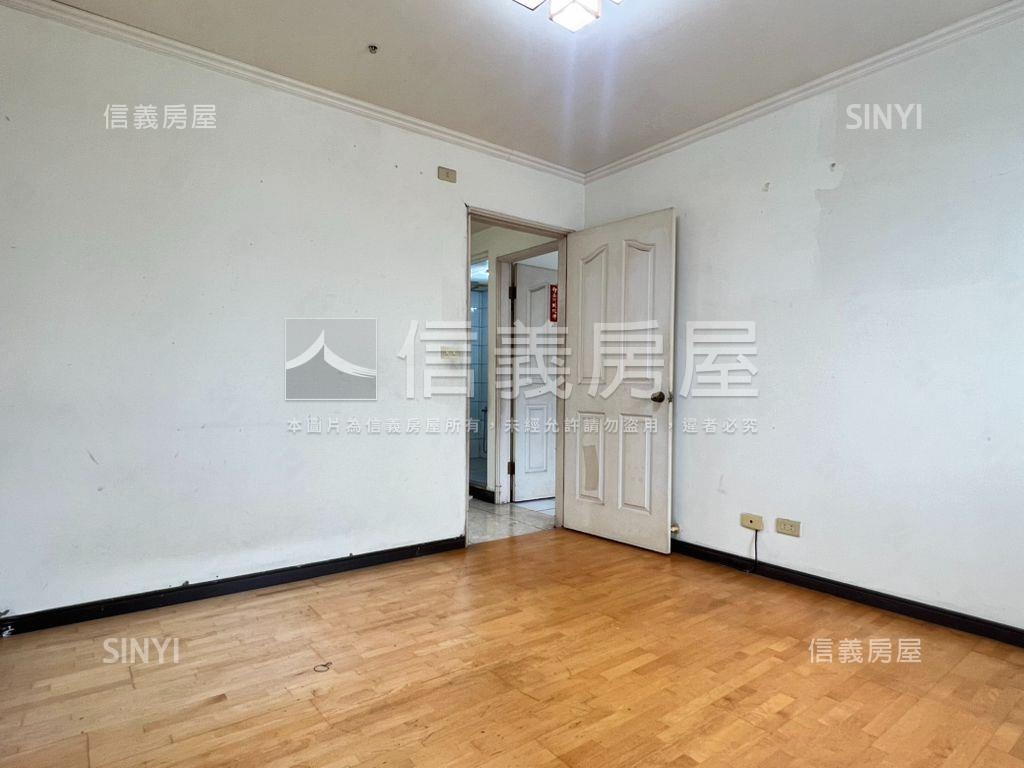 圓夢園次頂樓大三房車位房屋室內格局與周邊環境