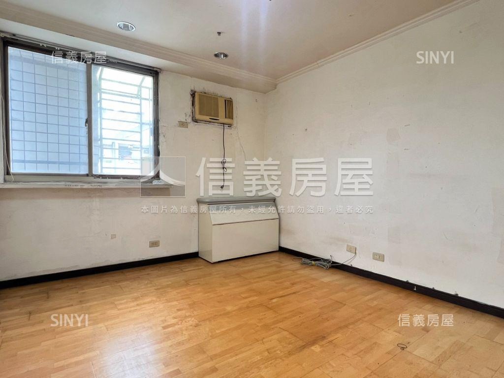 圓夢園次頂樓大三房車位房屋室內格局與周邊環境