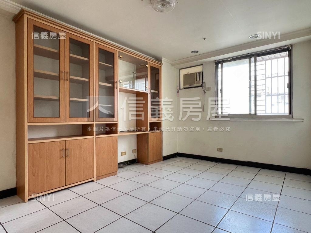 圓夢園次頂樓大三房車位房屋室內格局與周邊環境