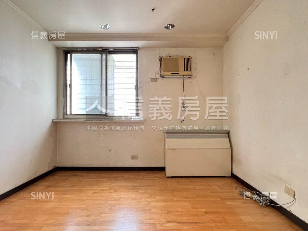 圓夢園次頂樓大三房車位房屋室內格局與周邊環境