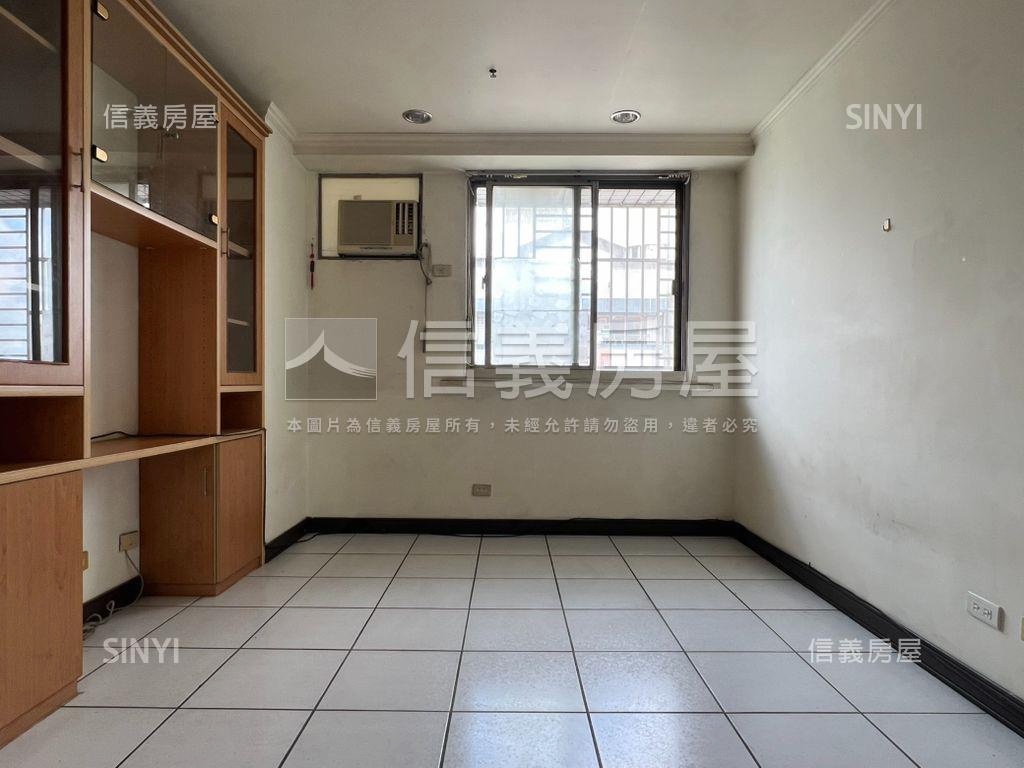 圓夢園次頂樓大三房車位房屋室內格局與周邊環境