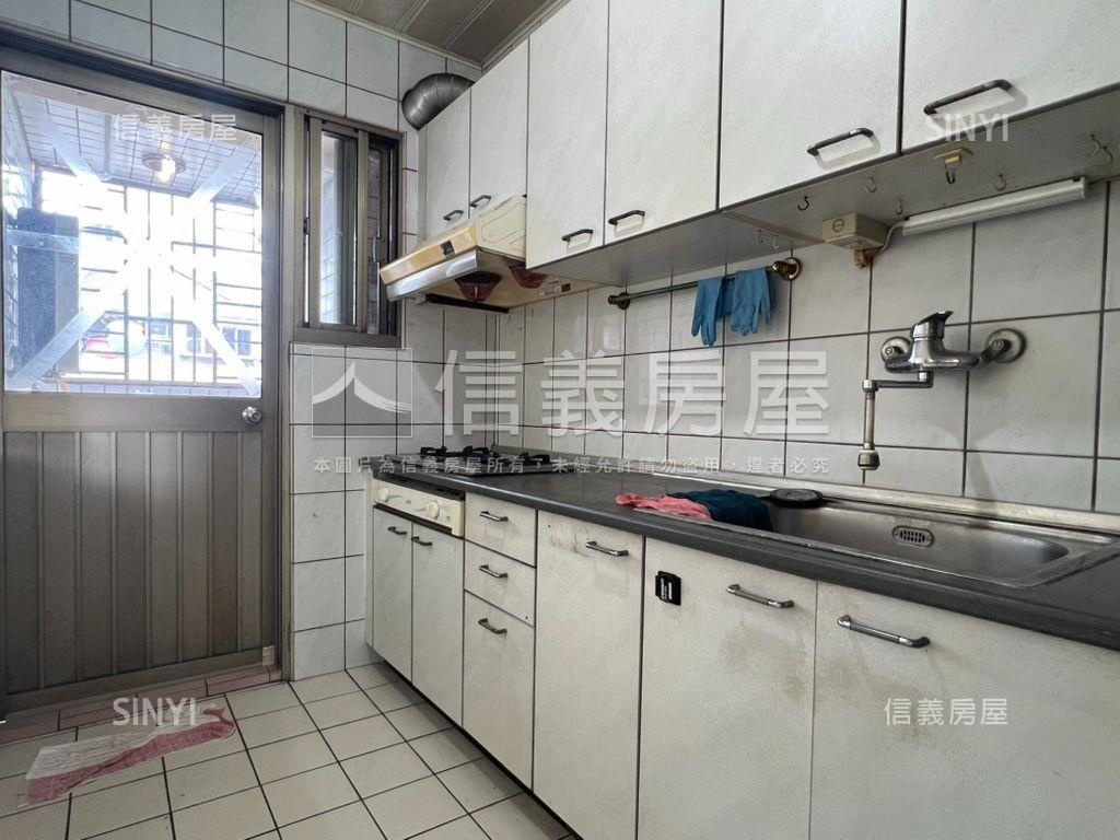 圓夢園次頂樓大三房車位房屋室內格局與周邊環境