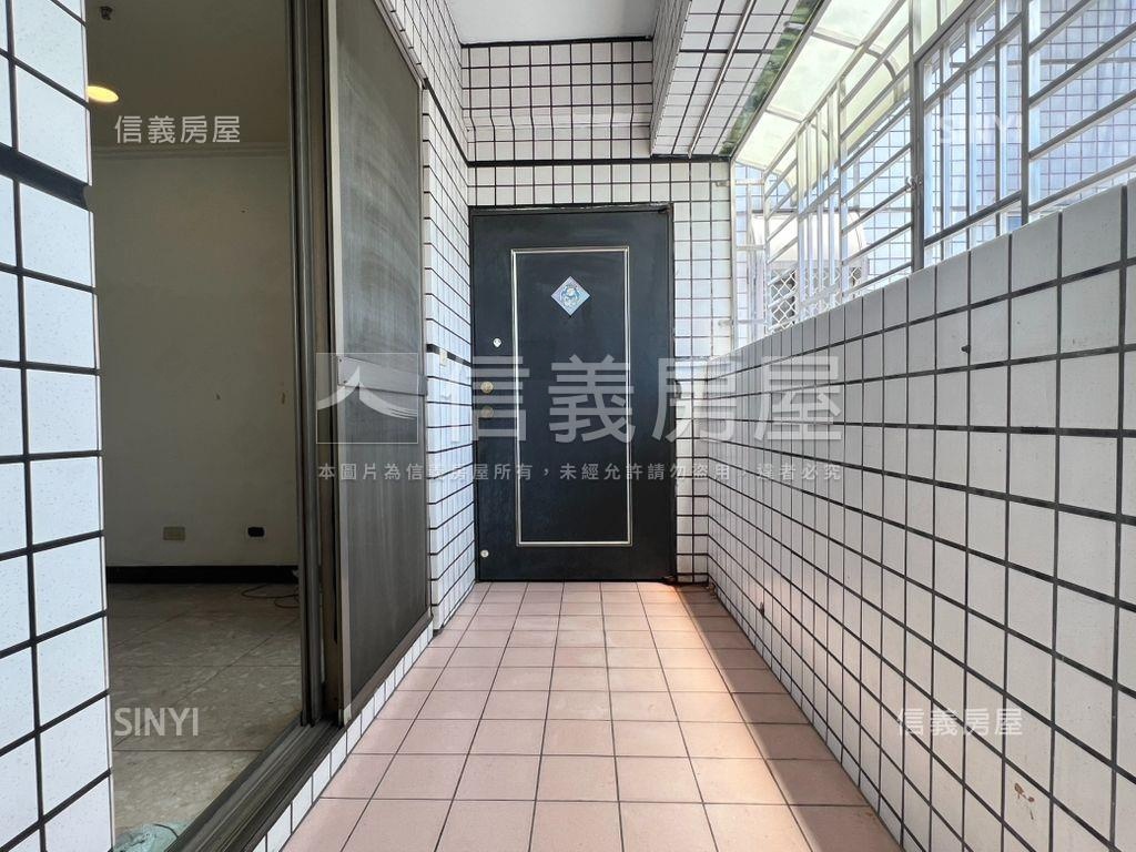 圓夢園次頂樓大三房車位房屋室內格局與周邊環境