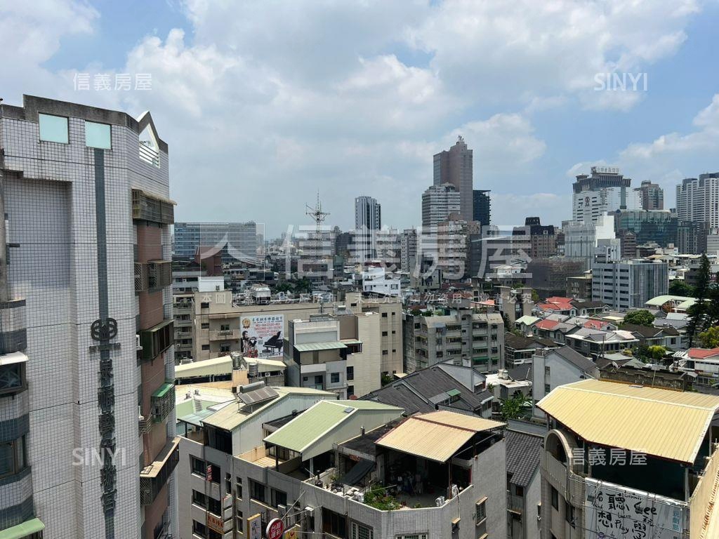 圓夢園次頂樓大三房車位房屋室內格局與周邊環境