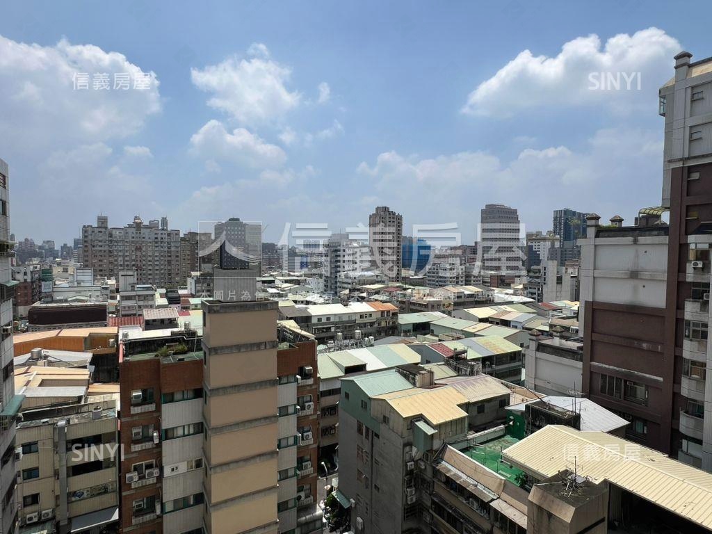 圓夢園次頂樓大三房車位房屋室內格局與周邊環境