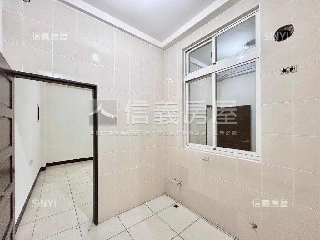 黃金商圈優質收租大店面房屋室內格局與周邊環境