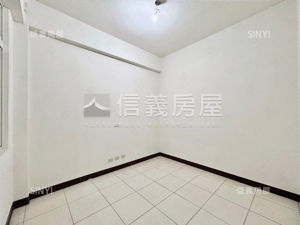 黃金商圈優質收租大店面房屋室內格局與周邊環境