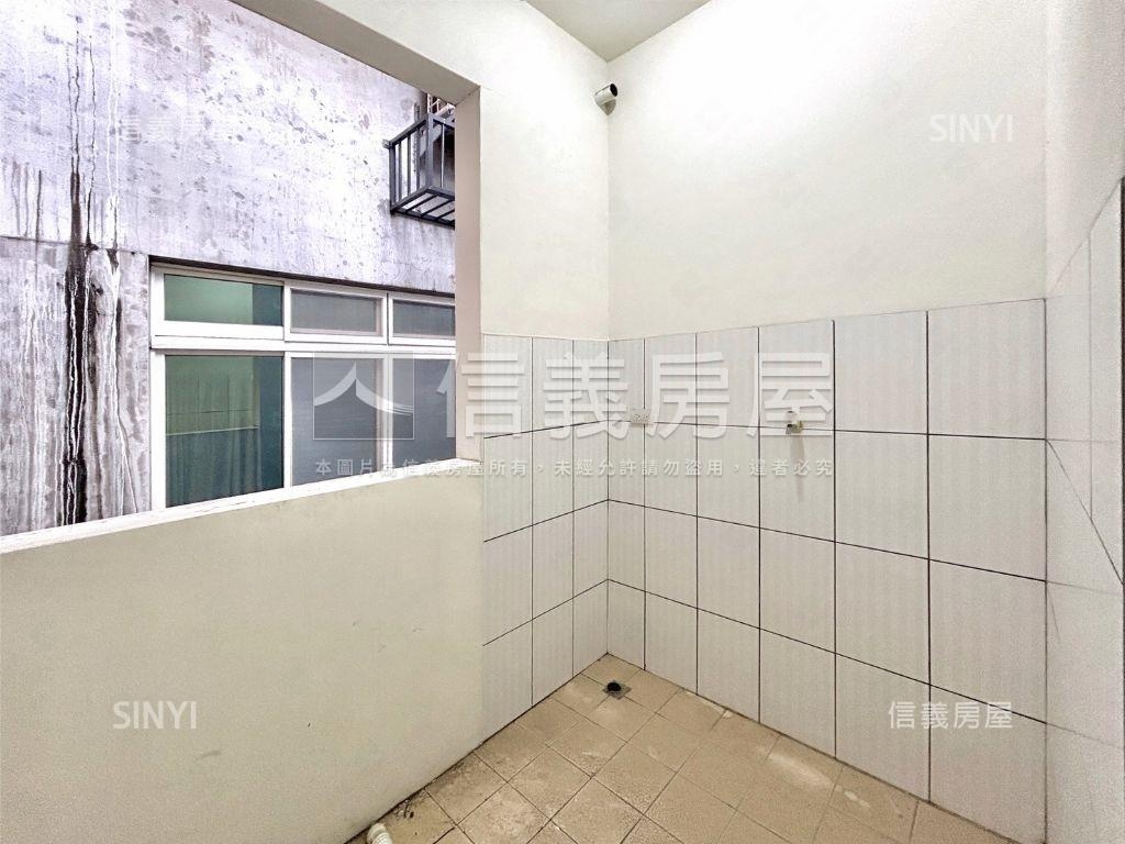 黃金商圈優質收租大店面房屋室內格局與周邊環境