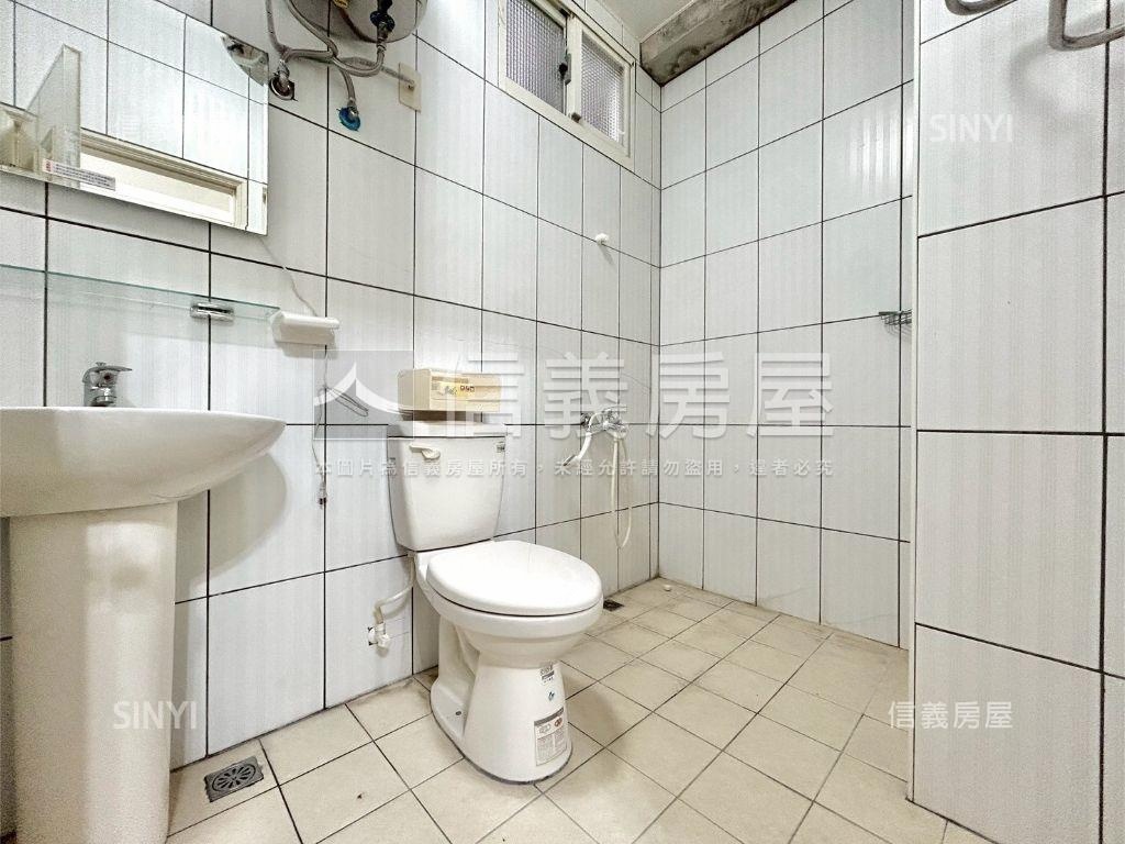 黃金商圈優質收租大店面房屋室內格局與周邊環境