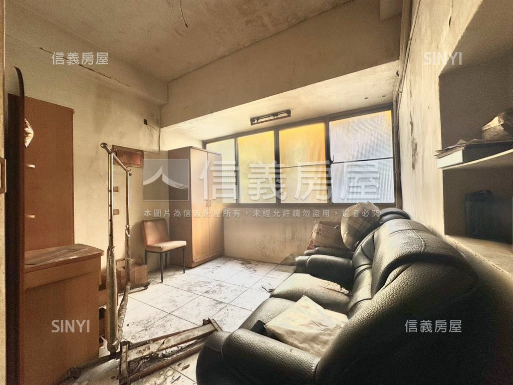 五福國中學區便宜成家透天房屋室內格局與周邊環境