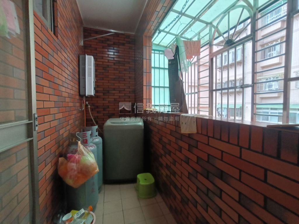 吉品名家電梯三房房屋室內格局與周邊環境