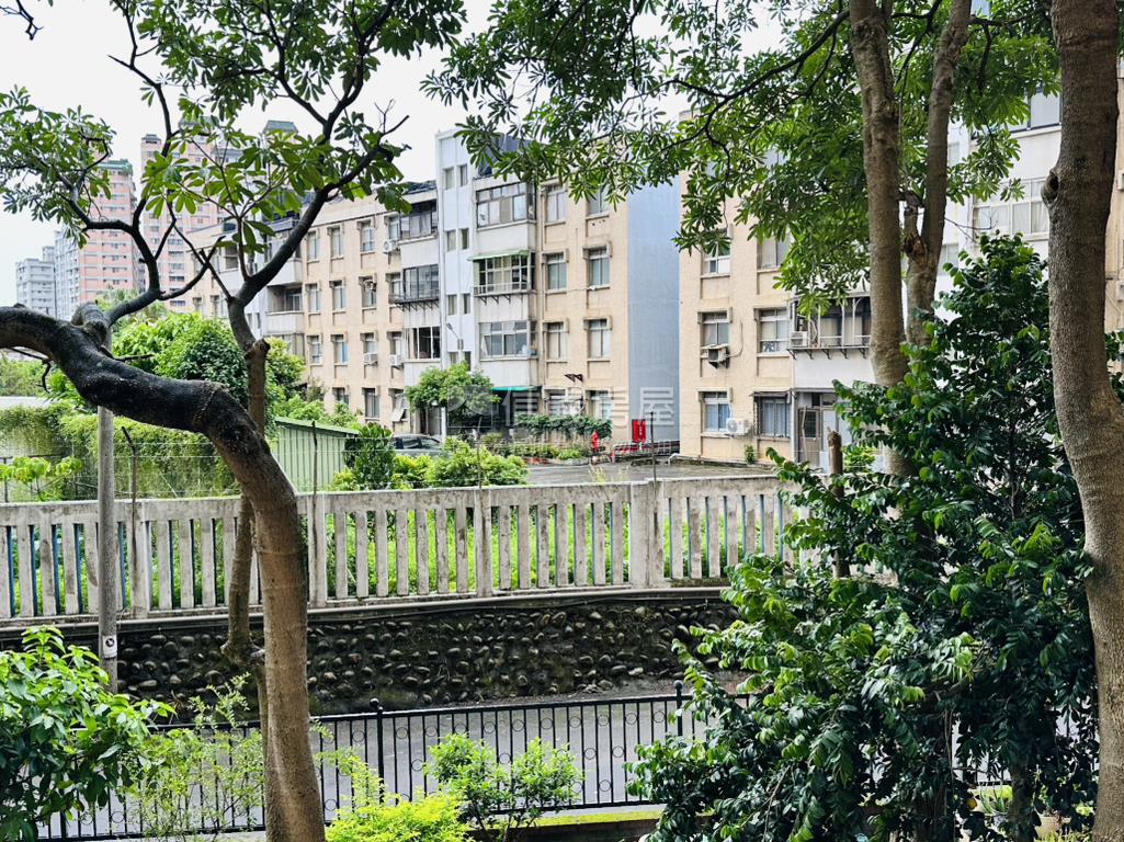 淡江巧克力挑高２＋２房屋室內格局與周邊環境