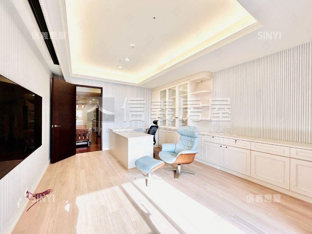 專任赫里翁２０Ａ１視野戶房屋室內格局與周邊環境