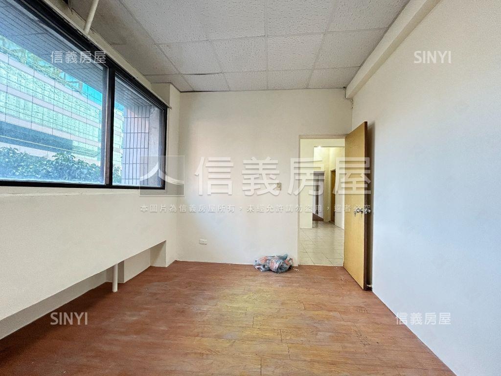 信義世貿１０１電梯大空間房屋室內格局與周邊環境