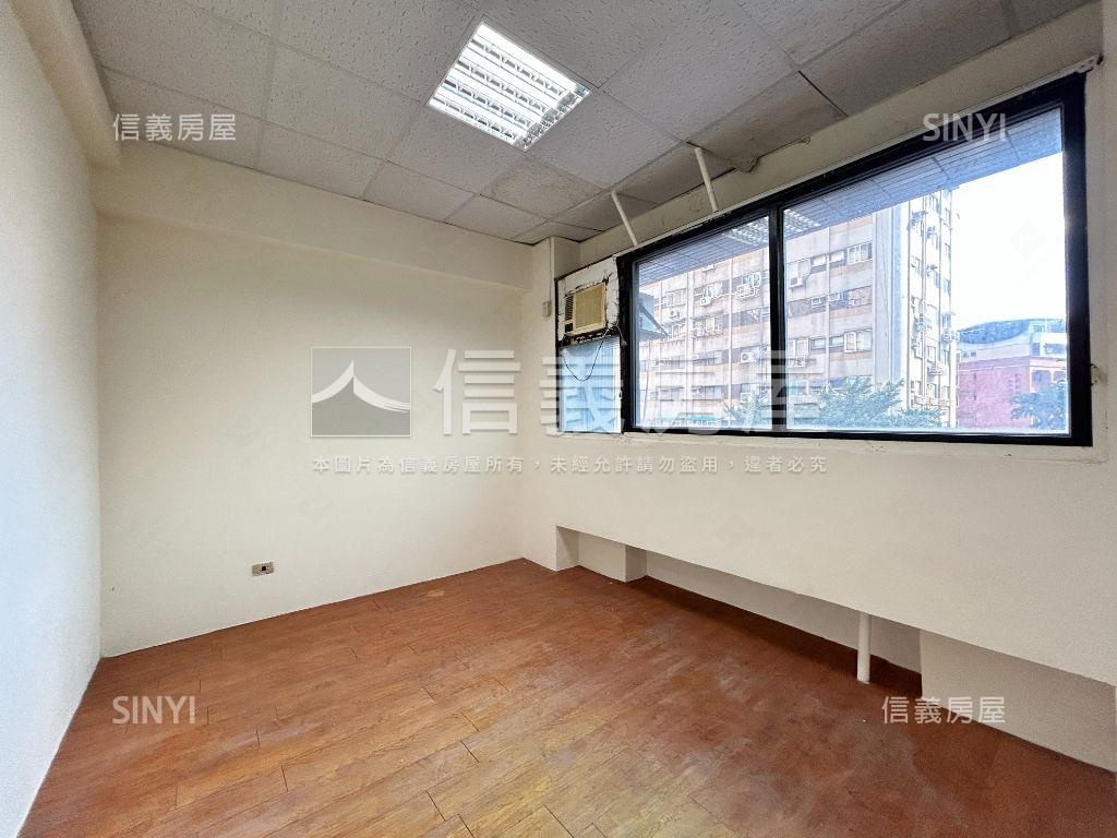 信義世貿１０１電梯大空間房屋室內格局與周邊環境